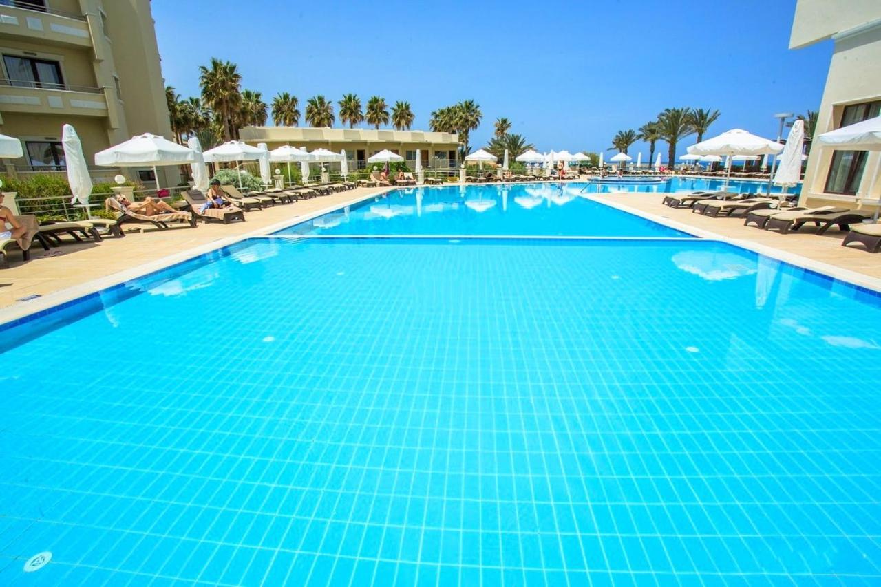 Vuni Palace Premium Hotel & Spa & Casino Beachfront Location ! Kyrenia (Northern Cyprus) Exterior foto